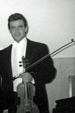 foto mauro rossi violinista_modificata.jpg